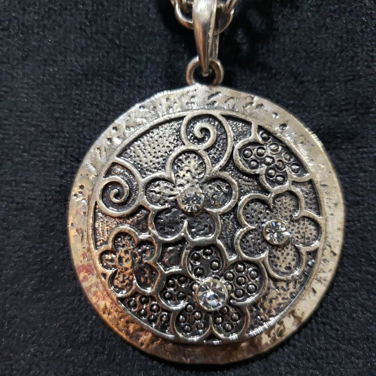 Womens Fashions Silver Flower Stripe Locket Pendant Necklace with Lobster Clasp