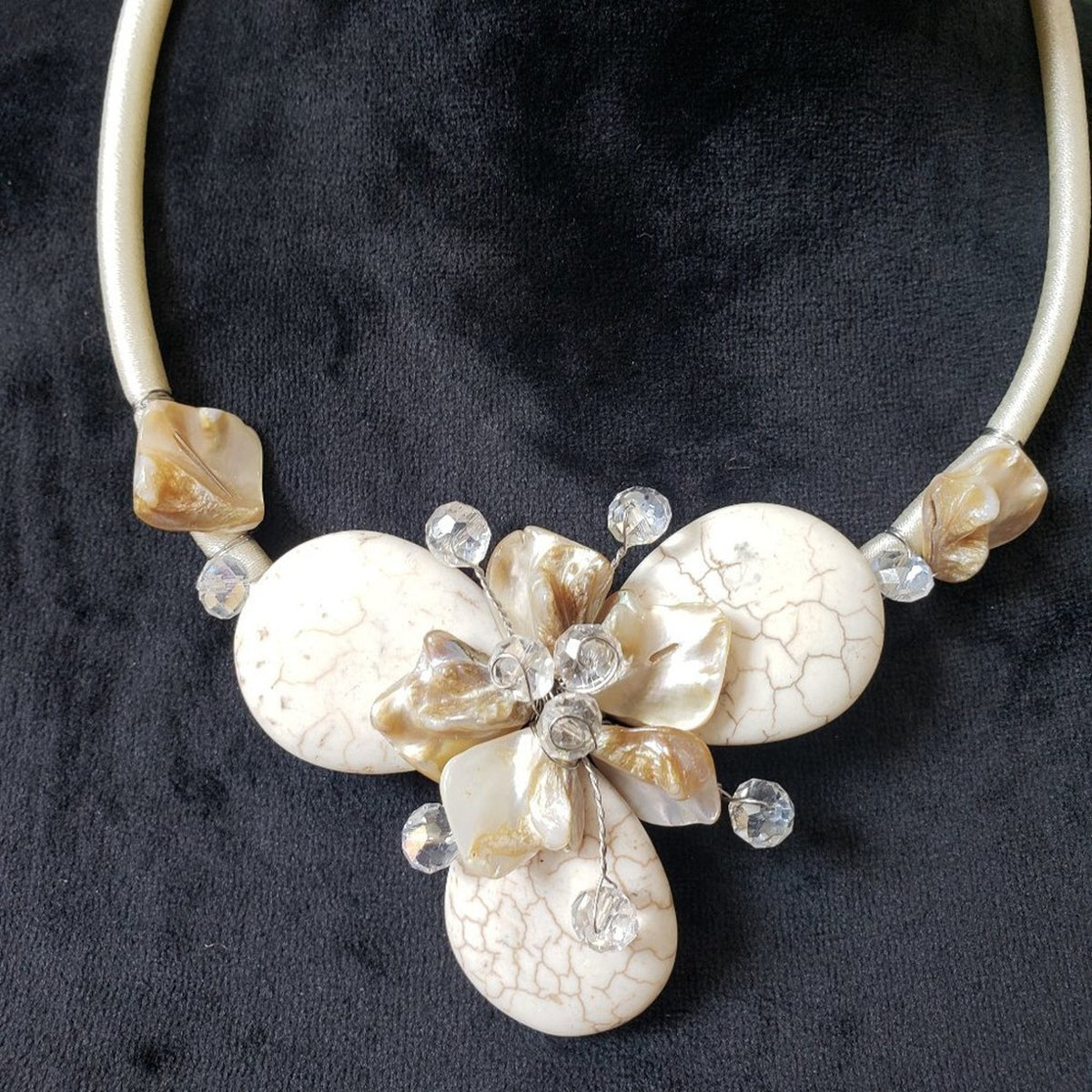 Women's Tan Marbled Style Pearl Flower Round Beaded Necklace
