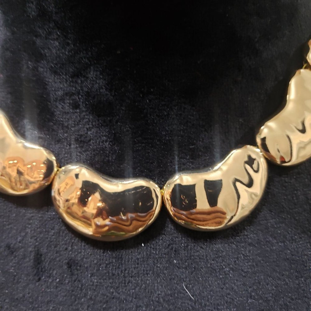 Traci  Lynn Womens Vintage Gold Tone Lobster Clasp Necklace with Earrings