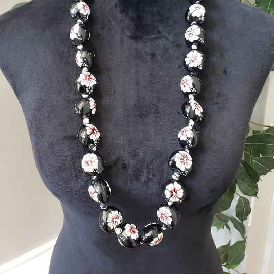 Womens Fashions Black Hibiscus Flowers on Kukui Nut Hawaiian Teardrop Necklace