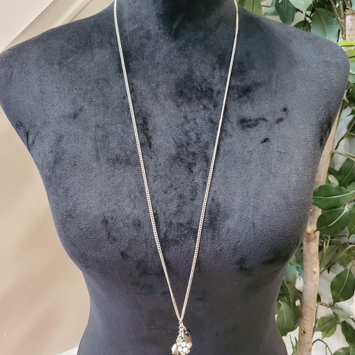 Womens Silver Leaf Fashion Design Pendant Necklace