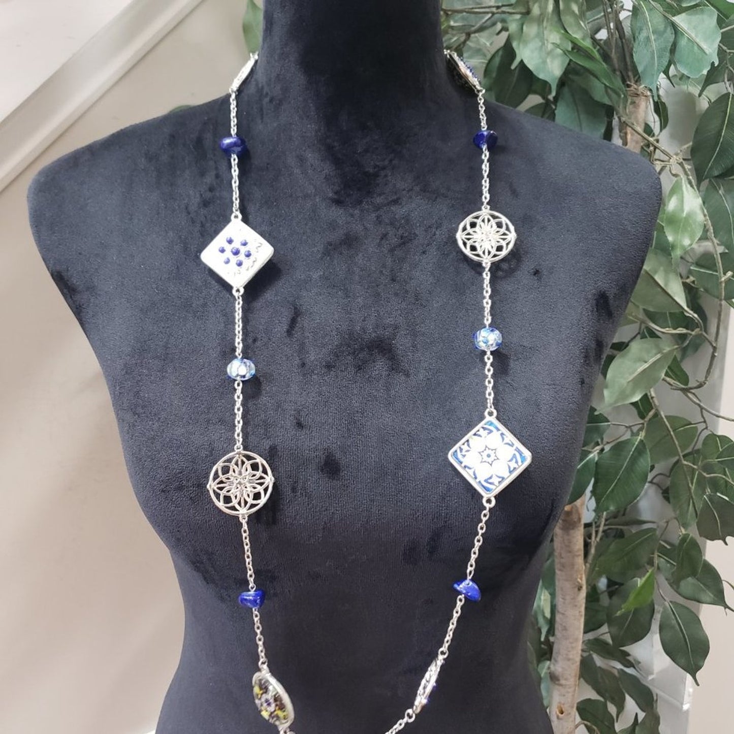 Womens Silver Tone Wired Flowers Designed Squares, Blue Stone Charm Necklace
