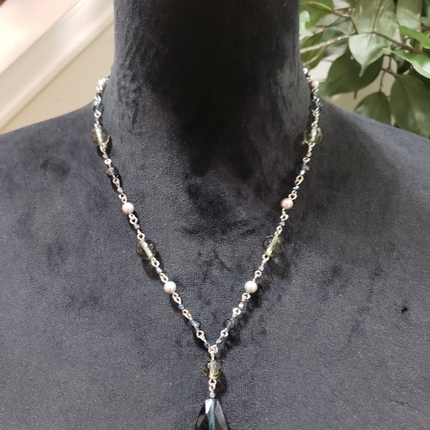 Womens Antique Faceted Crystals Faux Pearl Beaded Necklace with Lobster