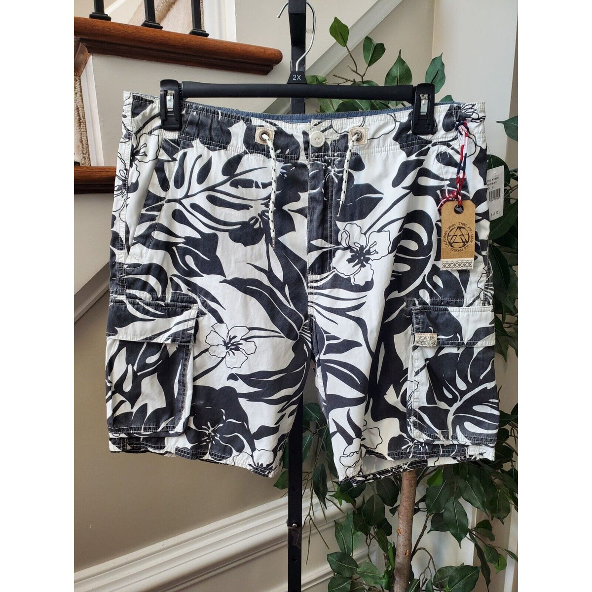 3RD & Army Men's Black Floral Polyester Pull On Pockets Swimwear Shorts Size 36