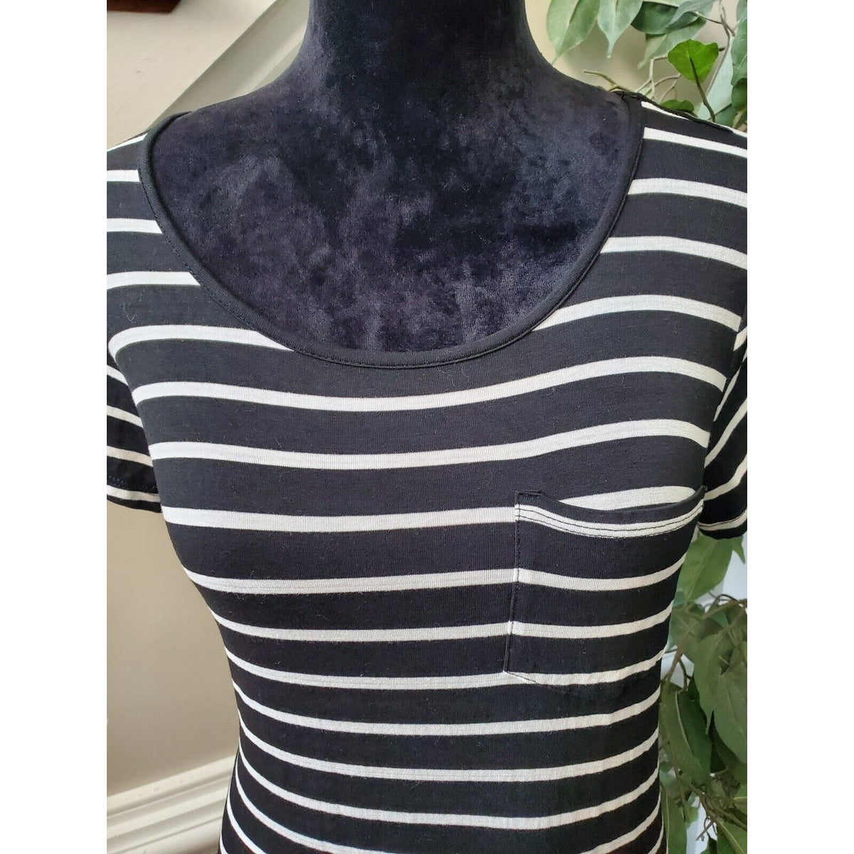 Mossimo Supply Co. Women Black & White Round Neck Knee Length Dress Size M