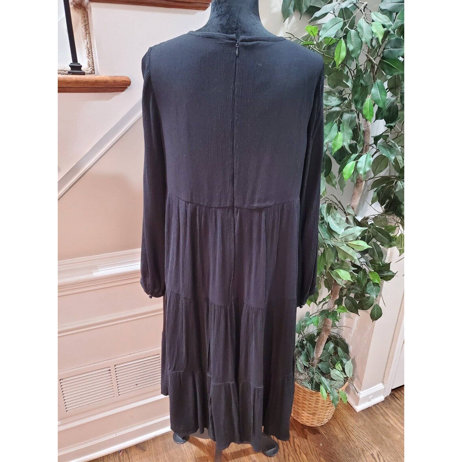 Loft Women's Black 100% Rayon V-Neck Long Sleeve Casual Maxi Dress Siz Carissa's Closet Loft Women's Black 100% Rayon V-Neck Long Sleeve Casual Maxi Dress Siz Carissa's Closet