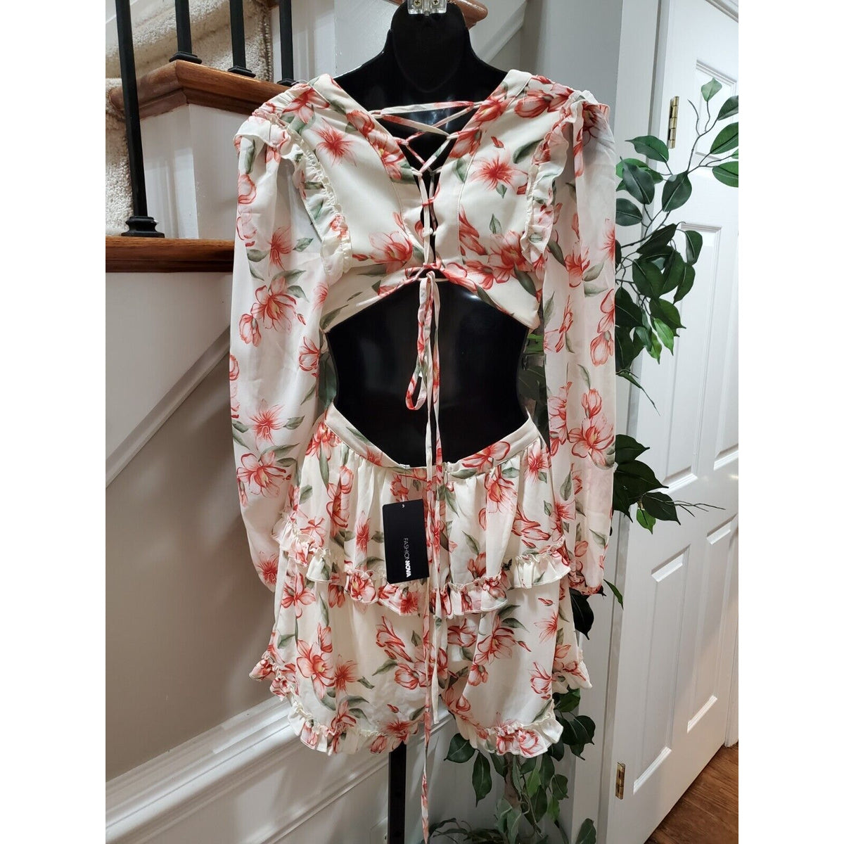 Fashion Nova Womens Cream V Neck Floral Long Sleeve 2 Piece Romper Size Medium