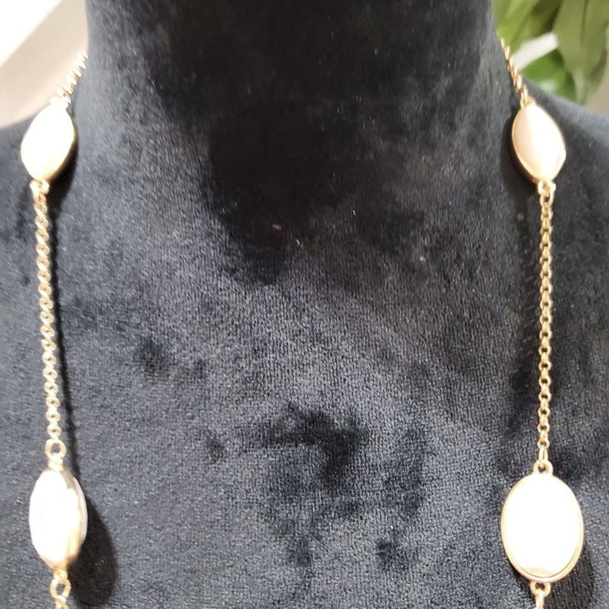 Women's White Round Beaded Link Chain Fashion Pendant Necklace