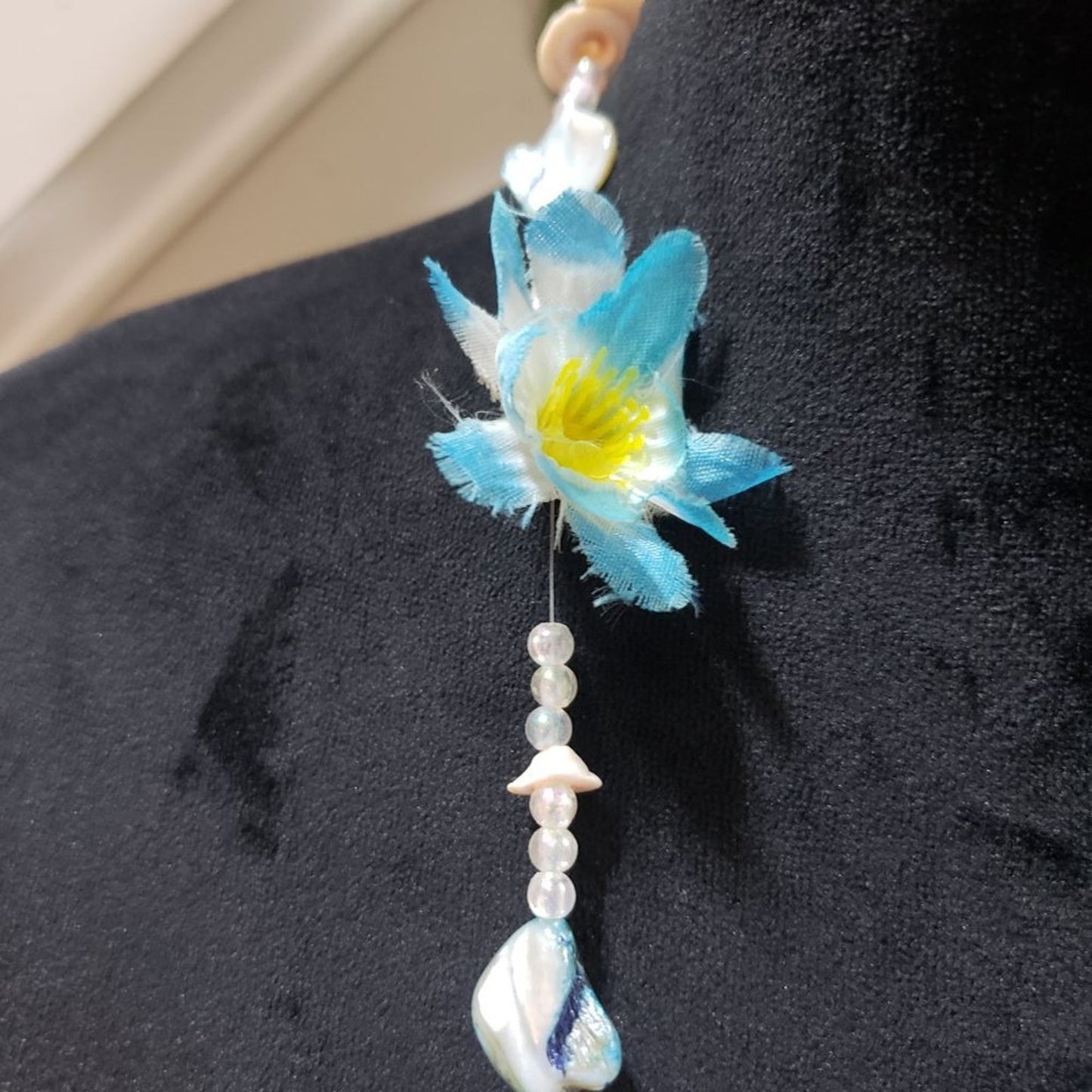 Womens Fashion Faux Pearl, Soft Shell, Flower Beaded Teardrop Necklace