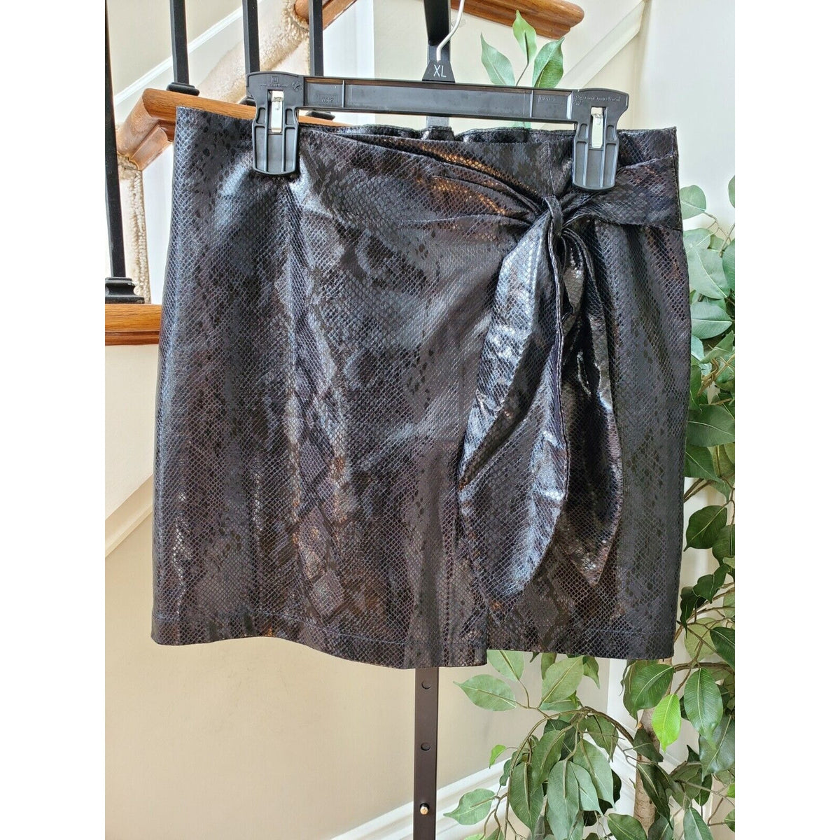 Ley Den Women’s Black Snake Faux Leather Straight Casual Mini Skirt Size Large