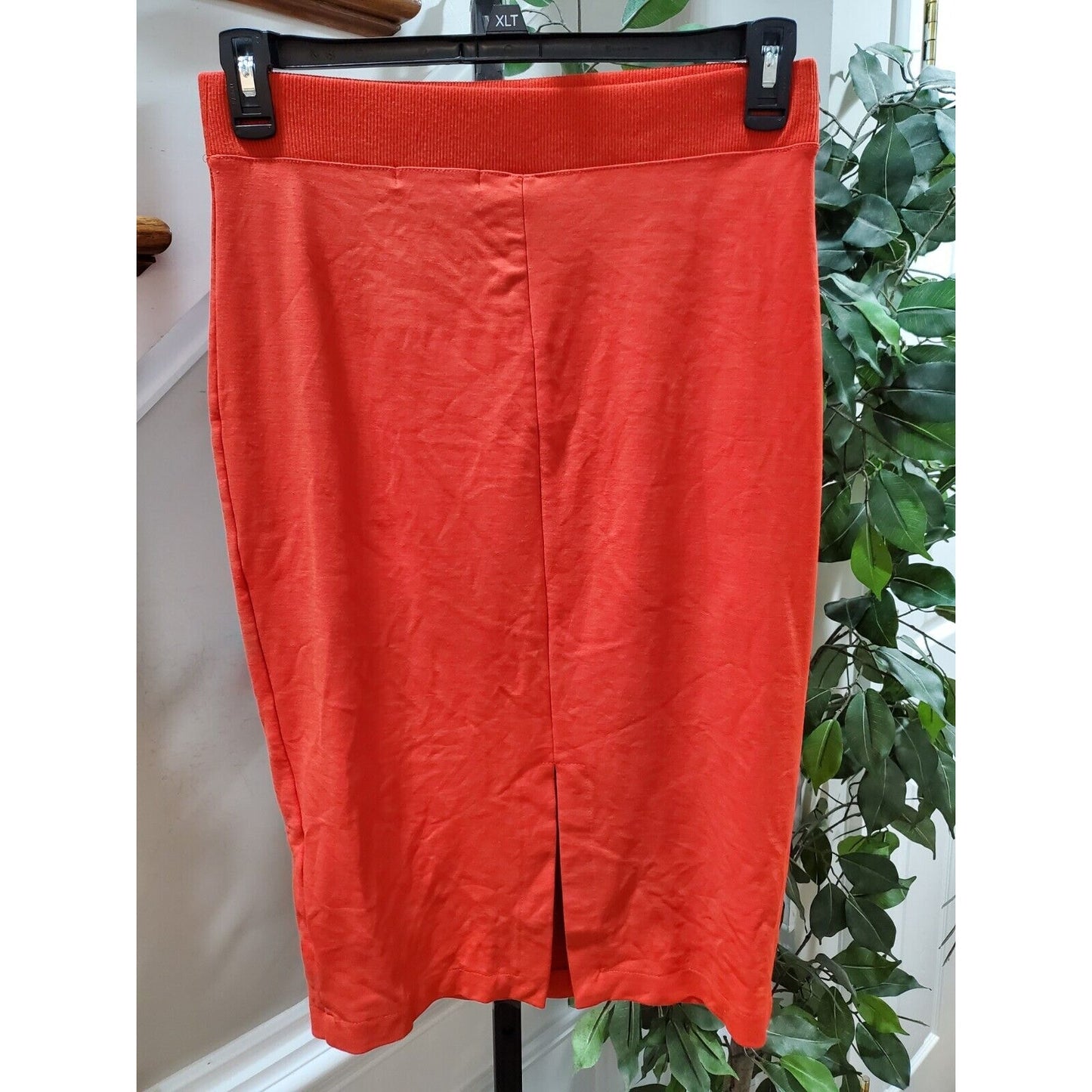 Banana Republic Women's Red Rayon Pencil & Straight Knee Length Skirt Size Small