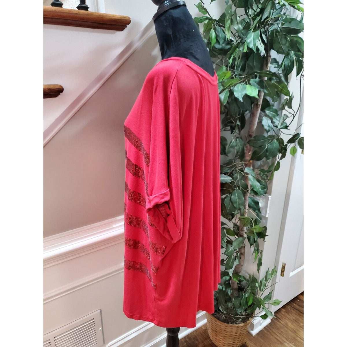 Avenue Women’s Sequin Red Striped Round Neck Sleeve Top Blouse Size 30/32