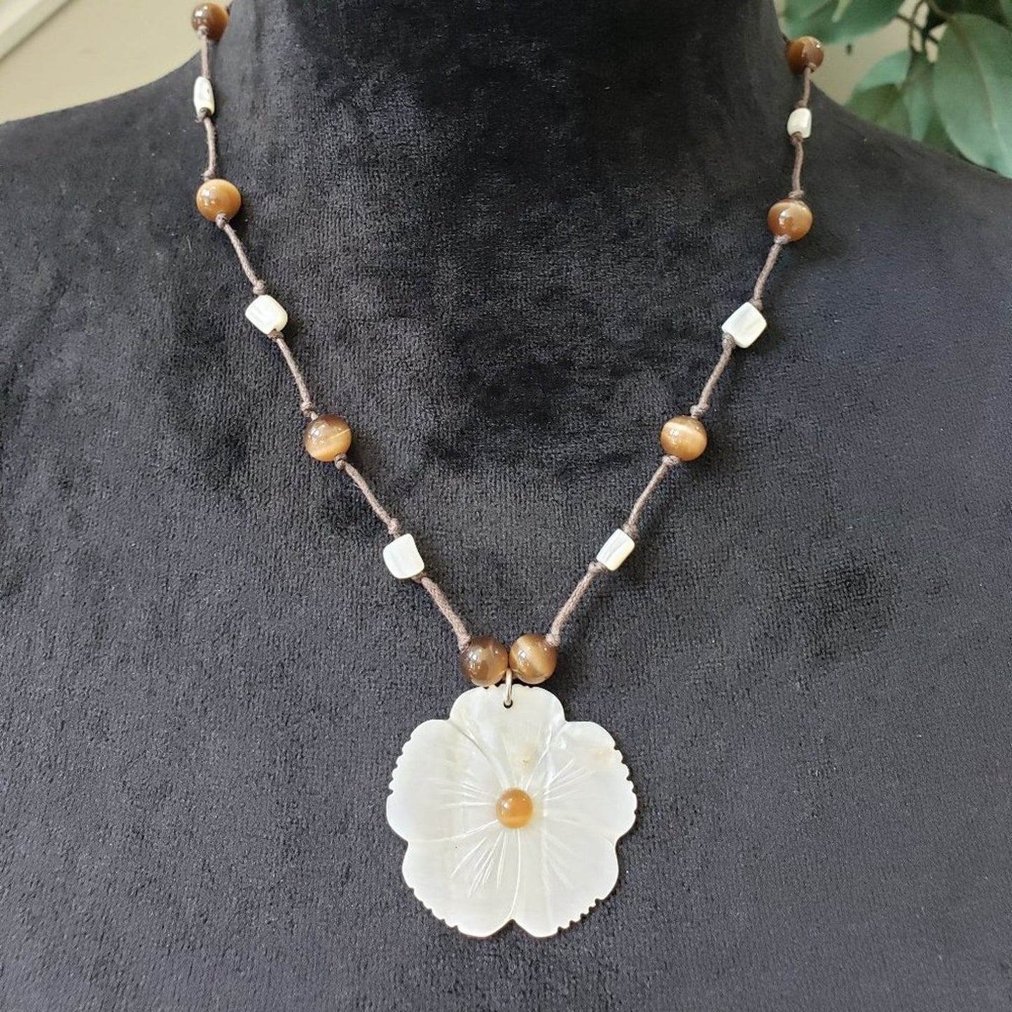 Womens Fashions Multicolor Beaded Flowers Pendant Necklace with Lobster Clasp