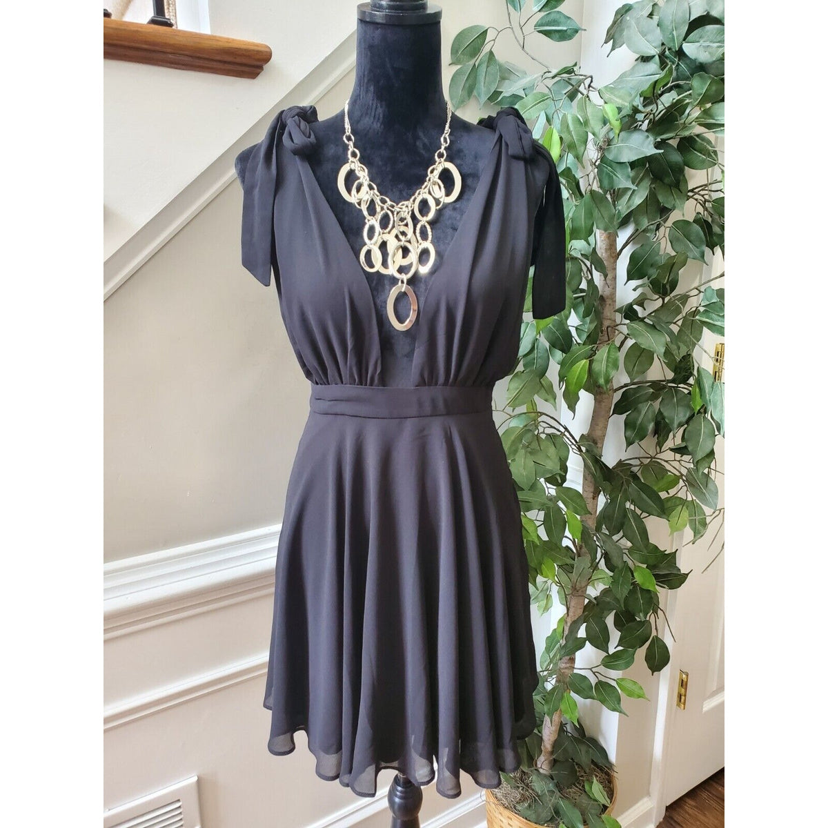 Forever 21 Women's Black Polyester V-Neck Sleeveless Casual Knee Length Dress M