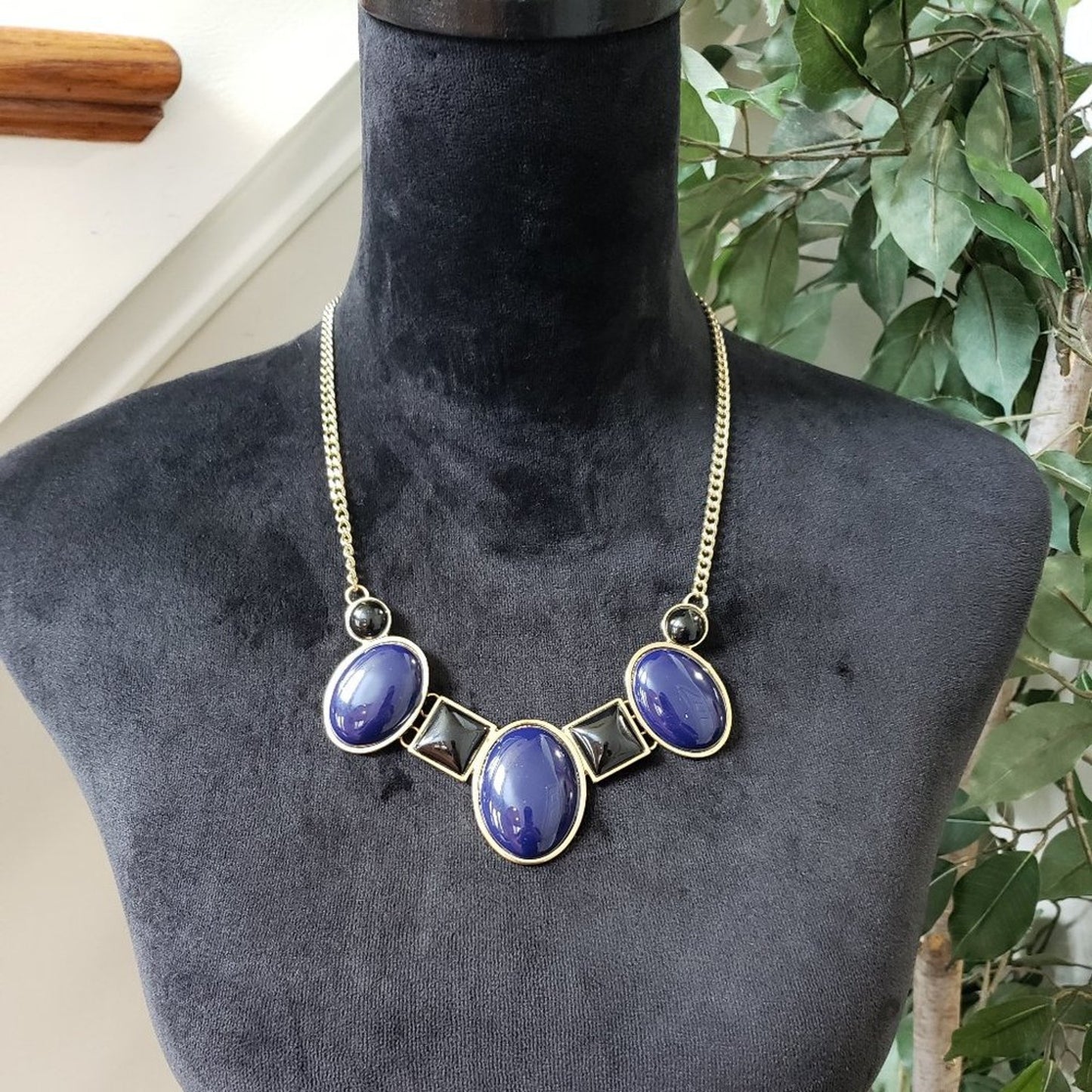 Women's Vintage Gold Tone Blue Oval Shape Beaded Chunky Necklace