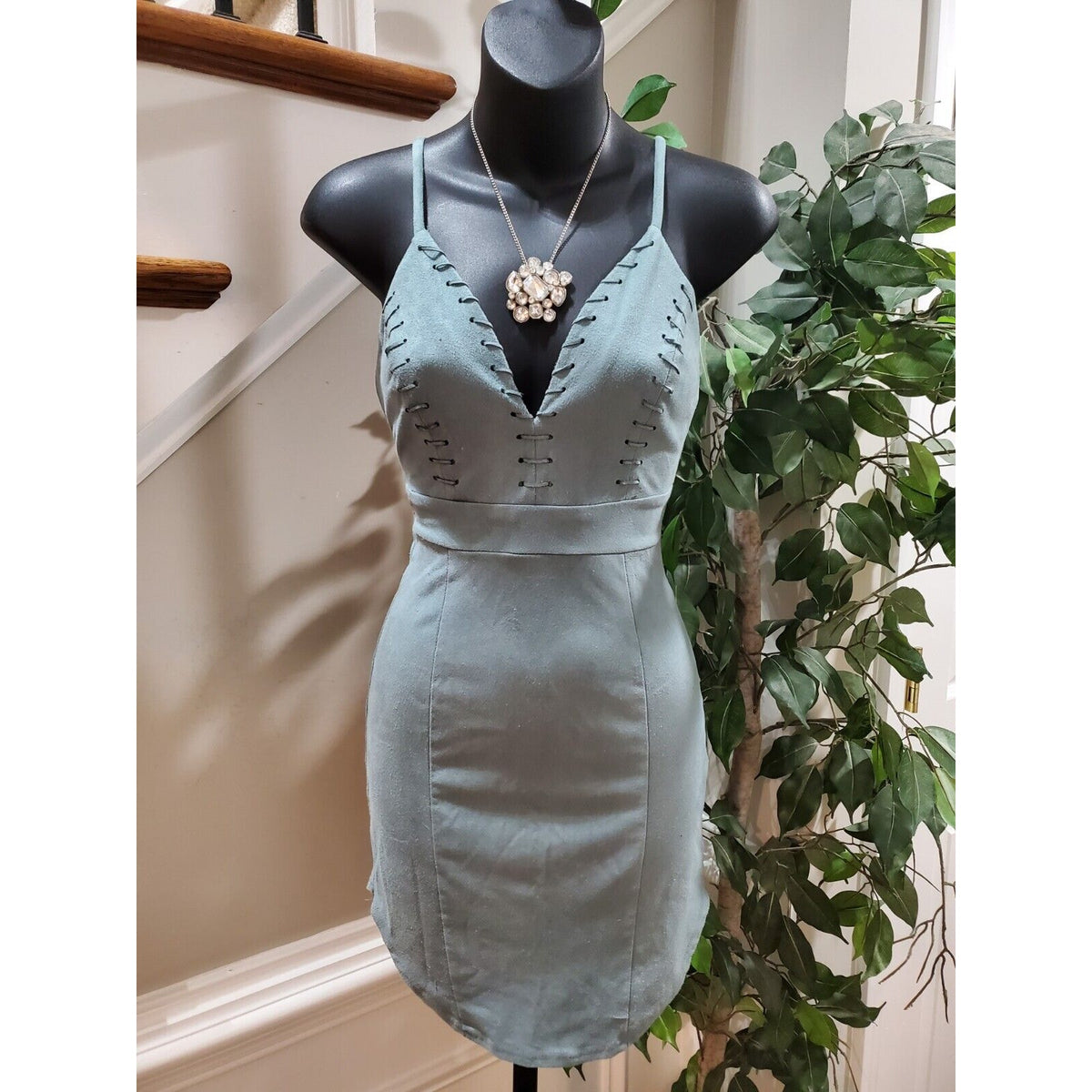 Privately Privileged Women Green Polyester V-Neck Sleeveless Knee Length Dress S