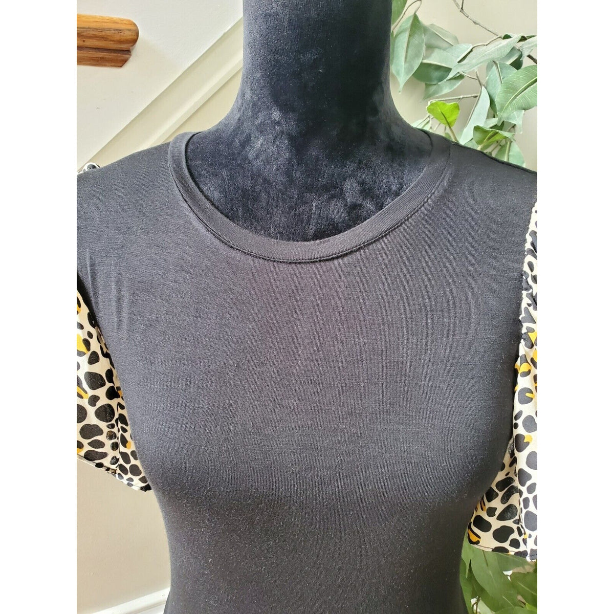 Violet Claire Women Black Polyester Round Neck Sleeveless Top Shirt Shirt Small
