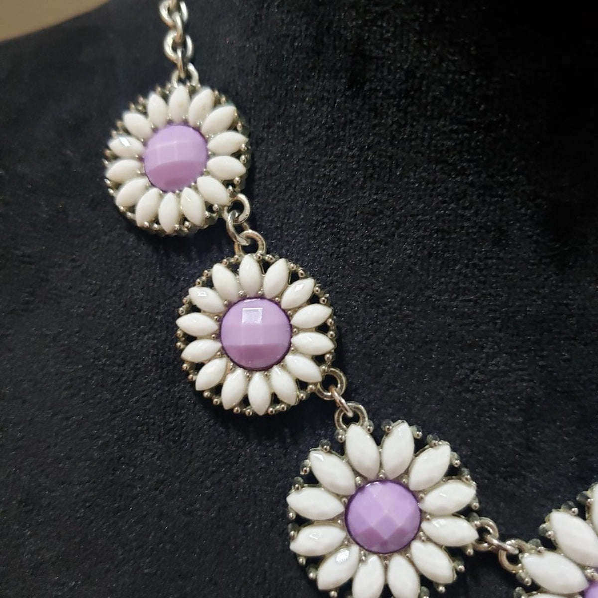 Women's Charming Charlie White & Purple Sun flower Daisy Statement Lobster Clasp