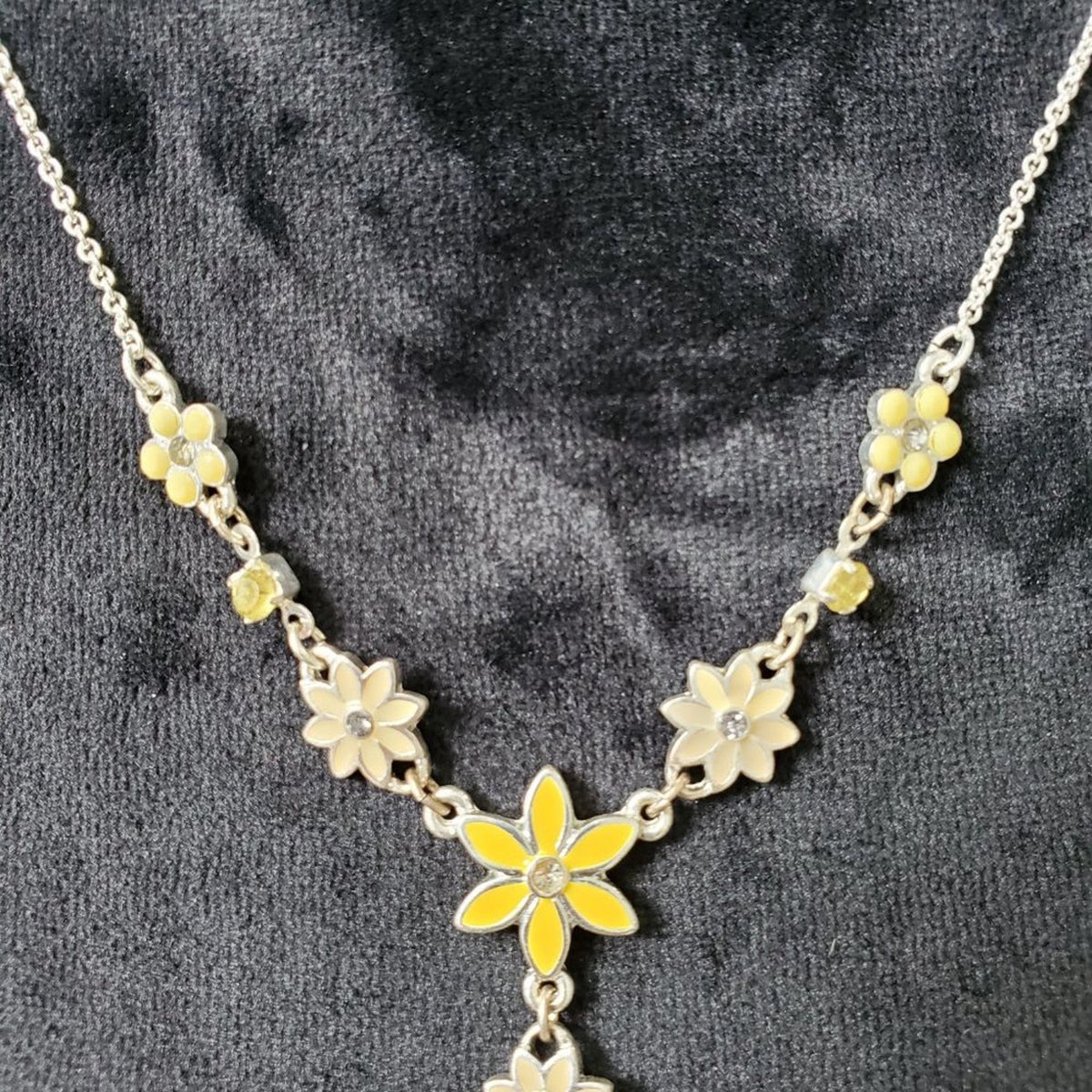 Women's Yellow Tone Flower Bead with Lobster Clasp Pendant Necklace