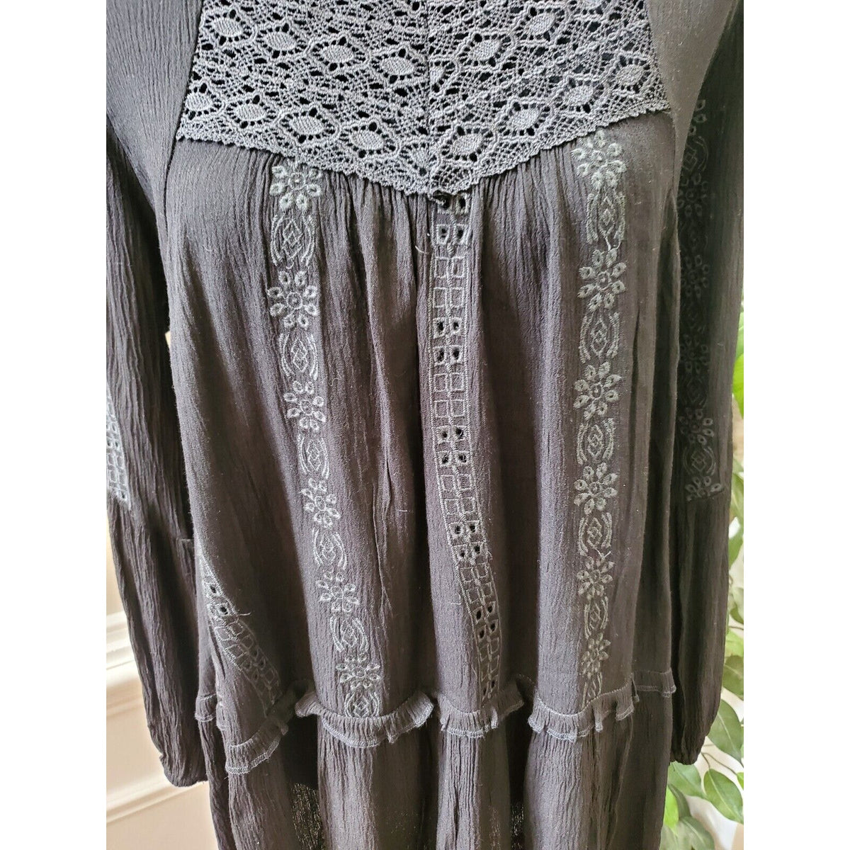 Adiva Women's Black 100% Rayon Round Neck Long Sleeve Casual Top Blouse Size M