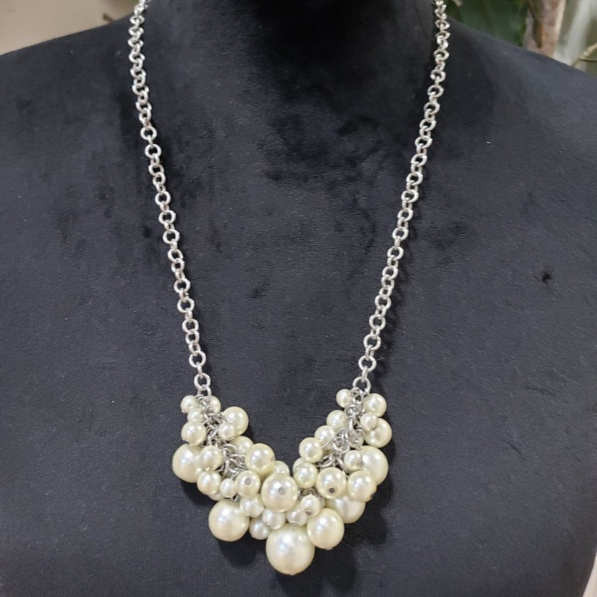 Womens Fashion White Pearlstone Statement Collar Necklace with Lobster Clasp