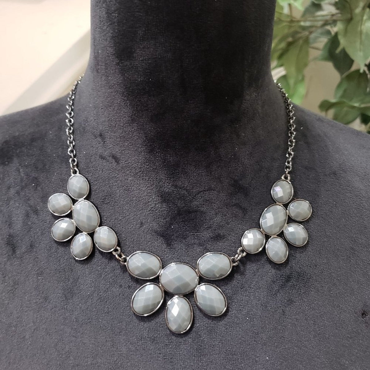 Women's Vintage Gray/Silver Tone Statement Fashion Collar Necklace