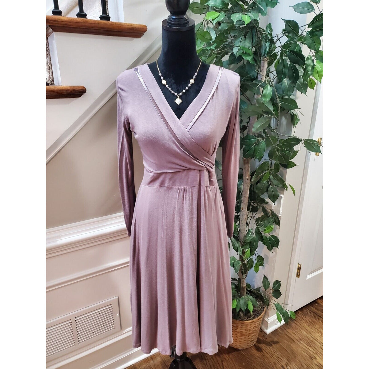 J. June Women Purple Solid Polyester V-Neck Long Sleeve Knee Length Dress Medium