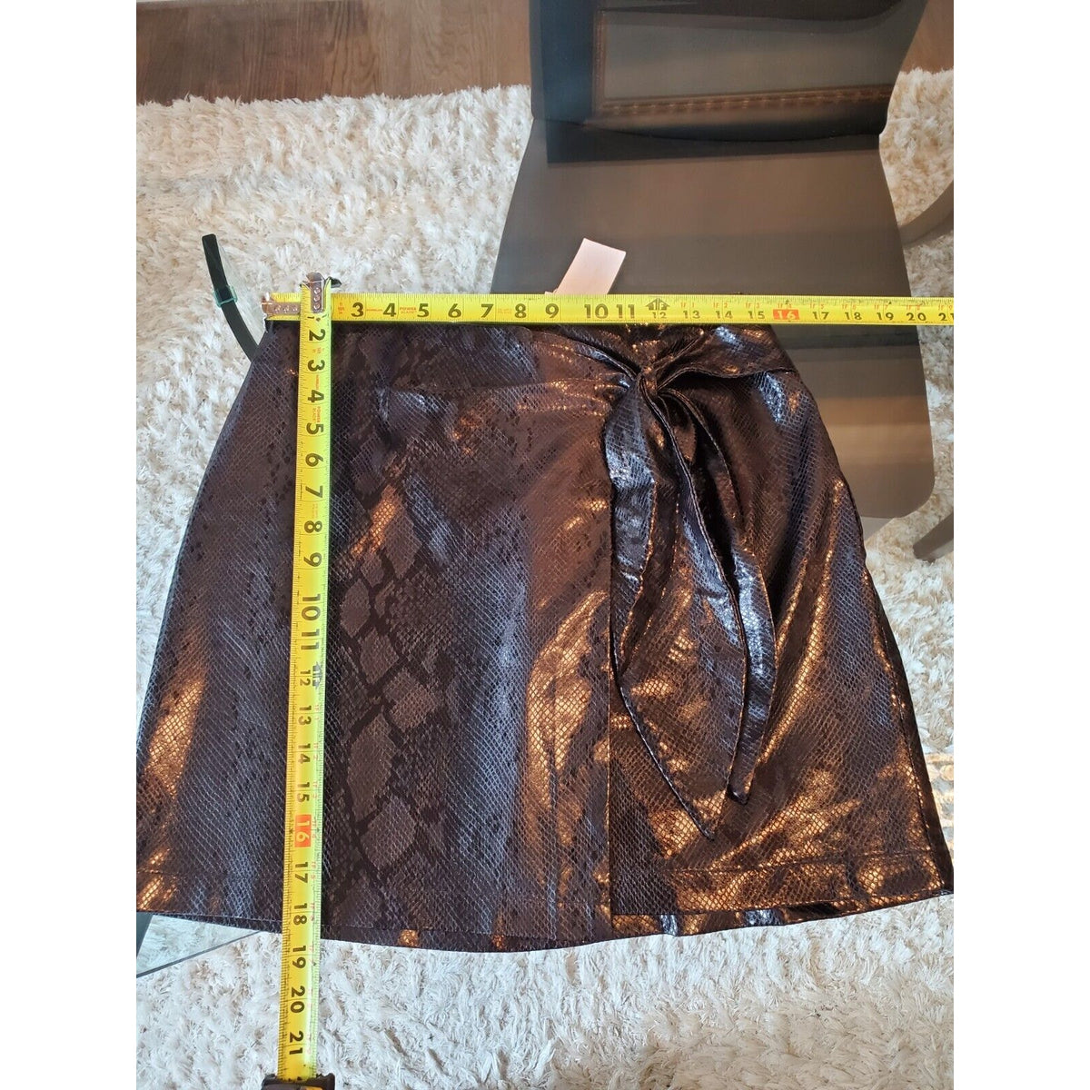 Ley Den Women’s Black Snake Faux Leather Straight Casual Mini Skirt Size Large