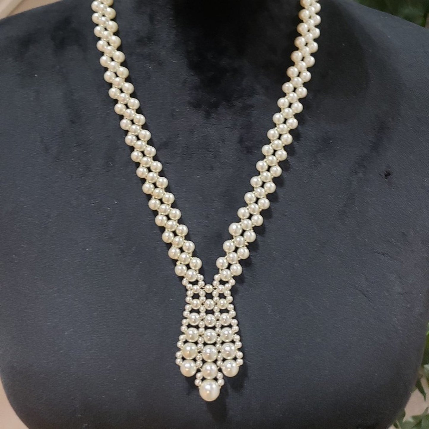 Women's Elegant Fashion Layered Chunky Faux Pearl Collar Necklace with Lobster