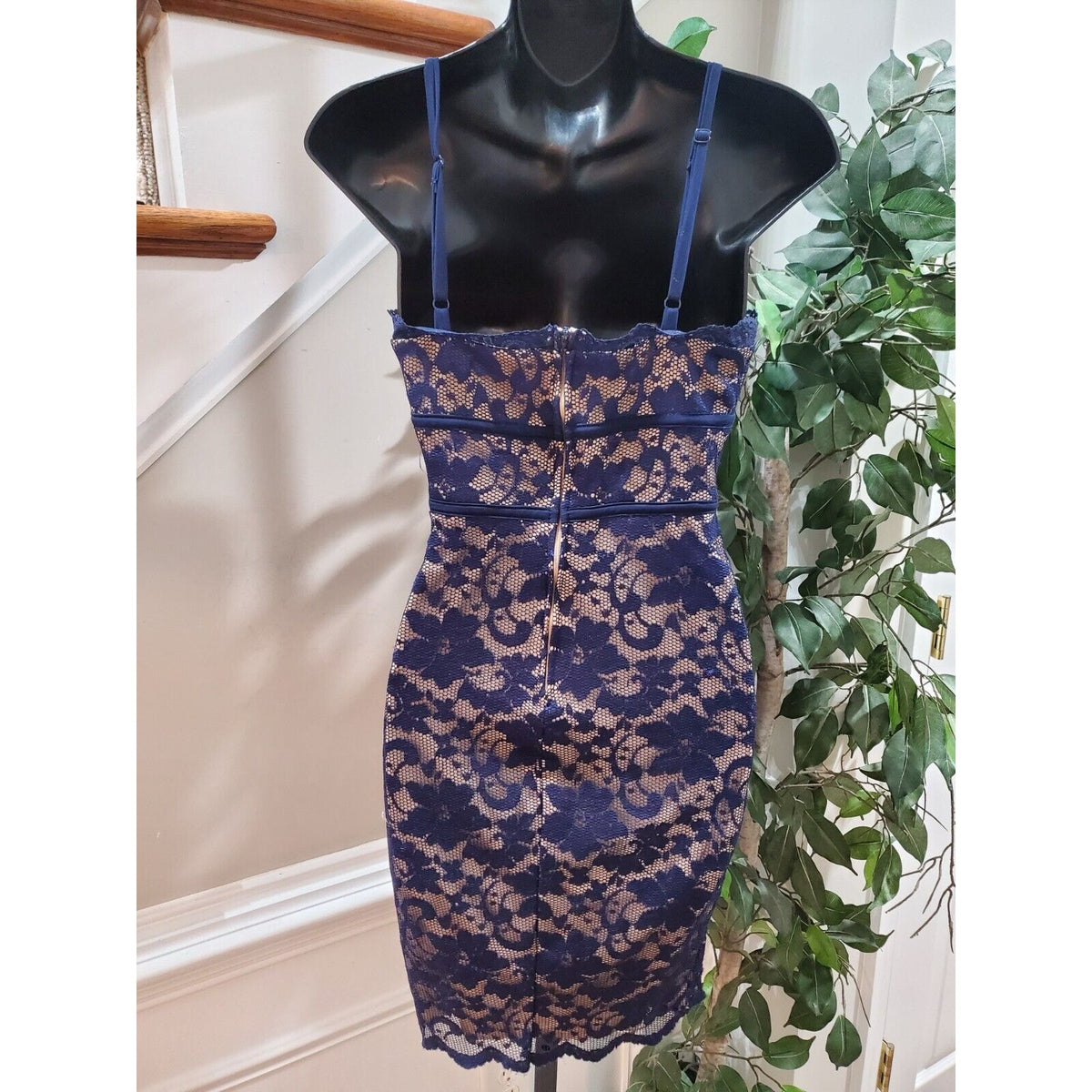 B. Darlin Blue Lace Nylon Sweetheart Neck Sleeveless Knee Length Dress Size 5/6