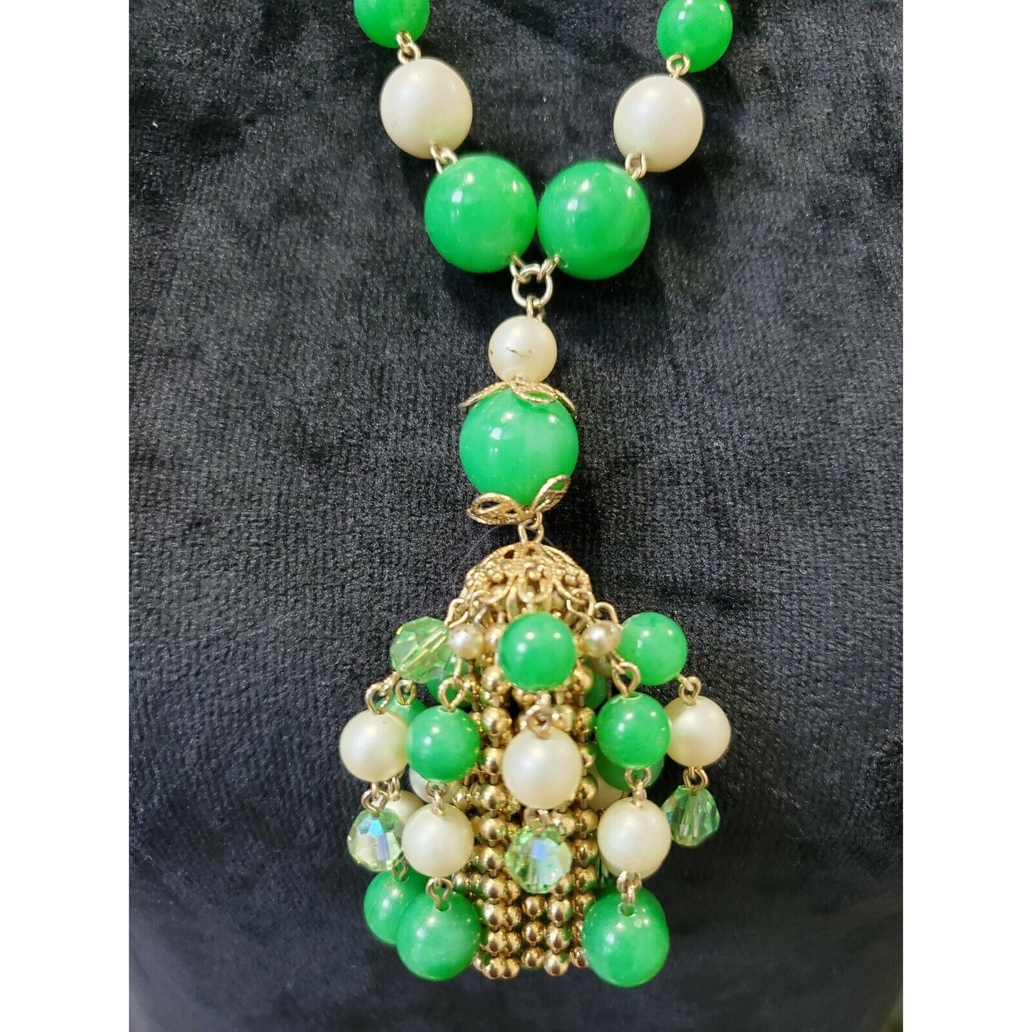 Green and White Pearl Beaded Necklace