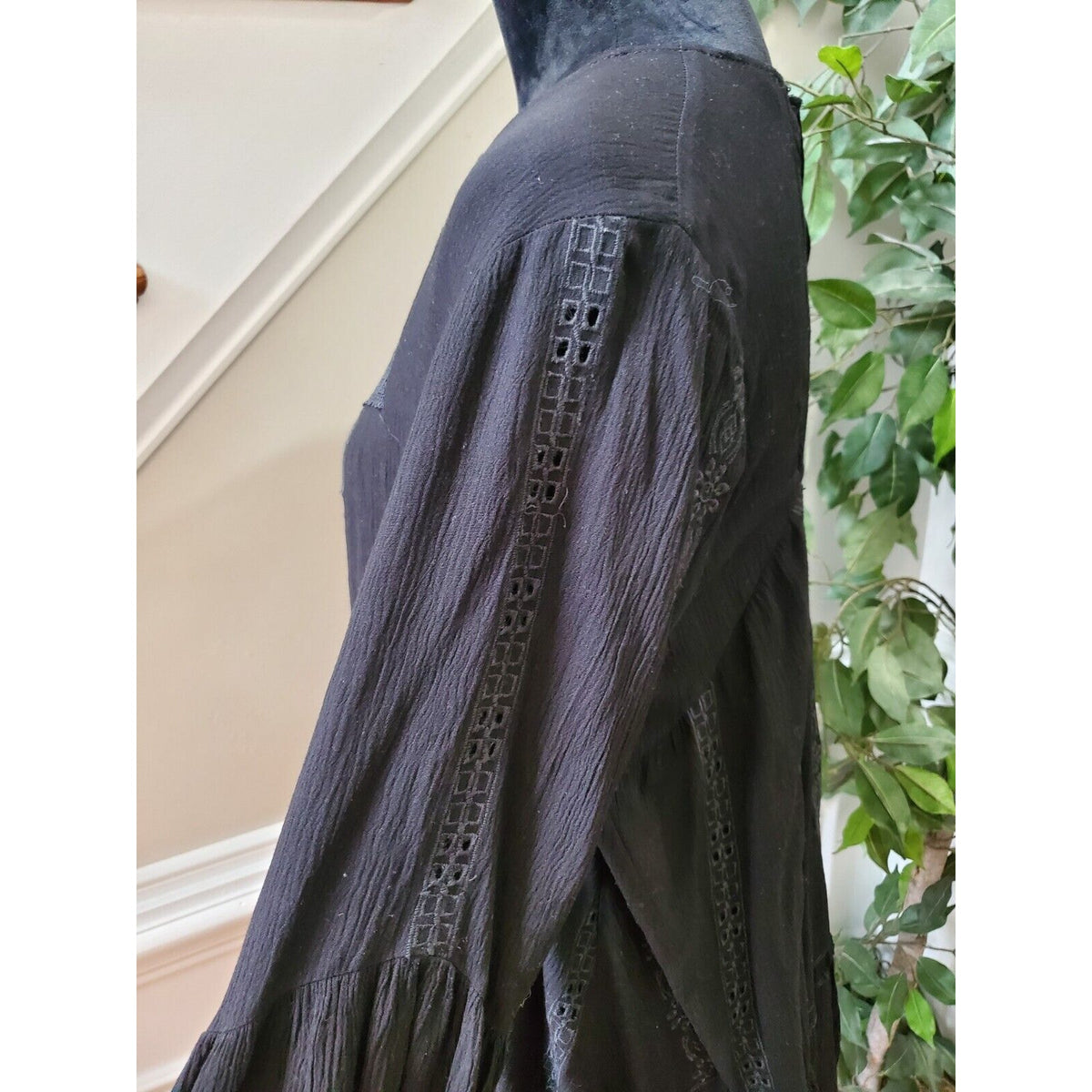 Adiva Women's Black 100% Rayon Round Neck Long Sleeve Casual Top Blouse Size M