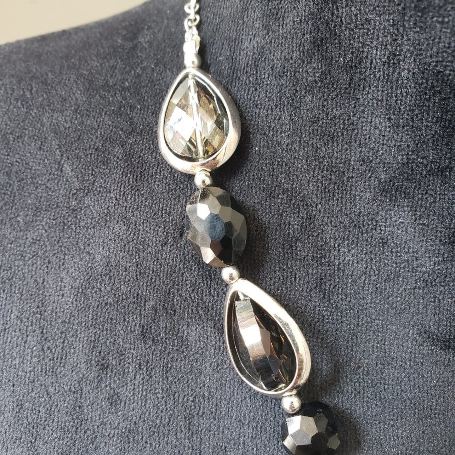 Womens Fashion Silver Tone Black Glass Beaded Collar Necklace with Lobster Clasp