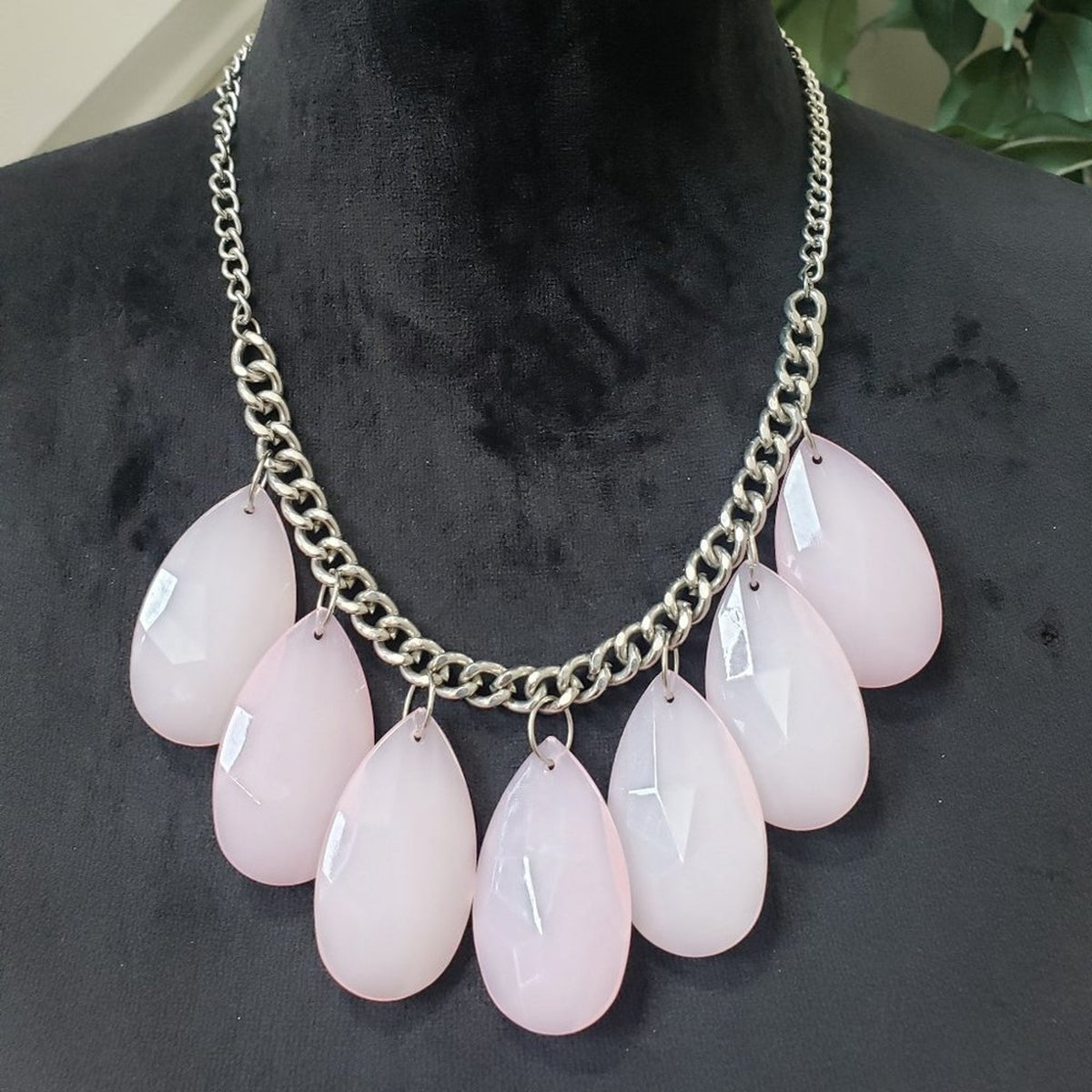 Women's Silver Tone Pink Oval Shape Beaded Chunky Stylish Necklace