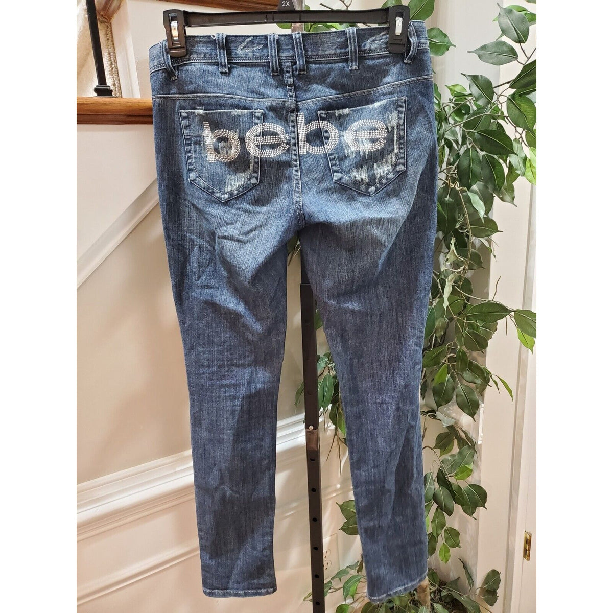 2b bebe Women's Blue Denim Pockets Skinny Leg Distressed Skinny Jeans Size 29