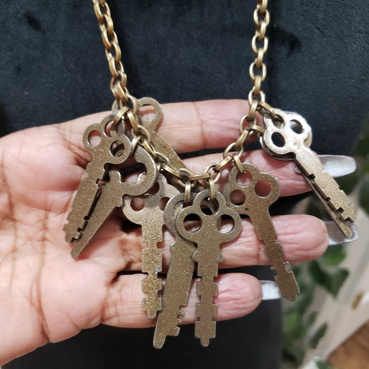 Vintage Women's Multiple Gold Tone Links Keys Necklace