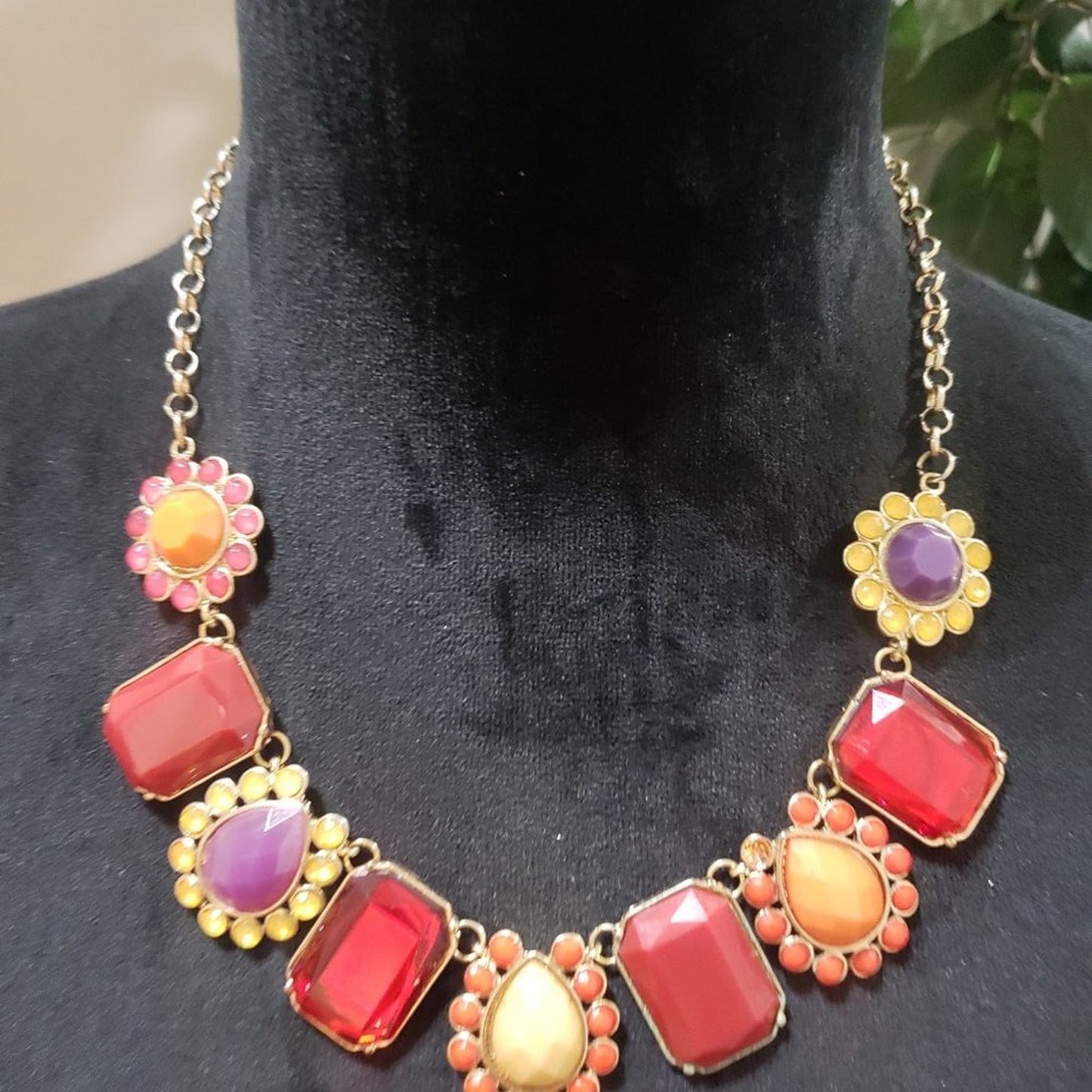 Womens Gold Tone Fashion Multicolor Faceted Rhinestone Floral Statement Necklace