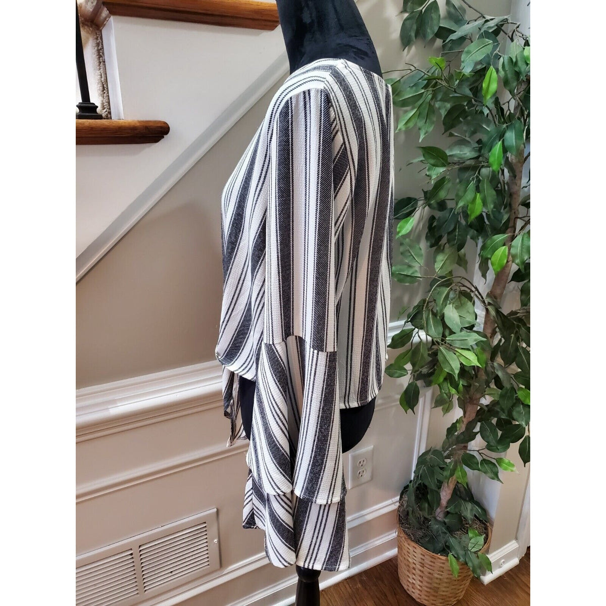 Altar'd State Women's White & Gray Polyester Round Neck Long Sleeve Top Blouse S