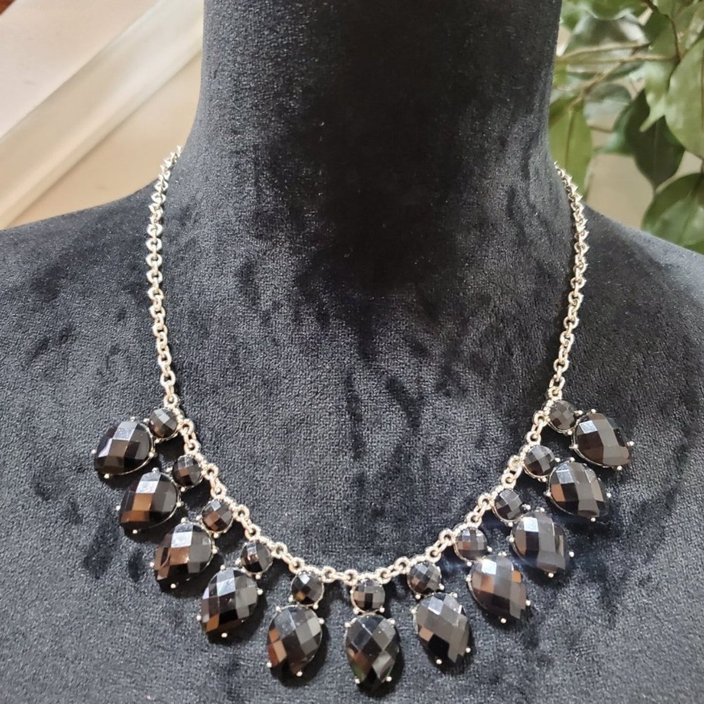 Women's Black Round Beaded Pearl Chain Fashion Jewelry Necklace