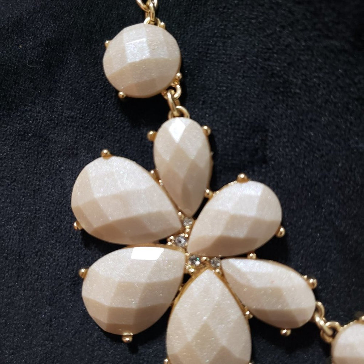 Womens Fashion Beige Rhinestone Flower Beaded Statement Necklace with Lobster