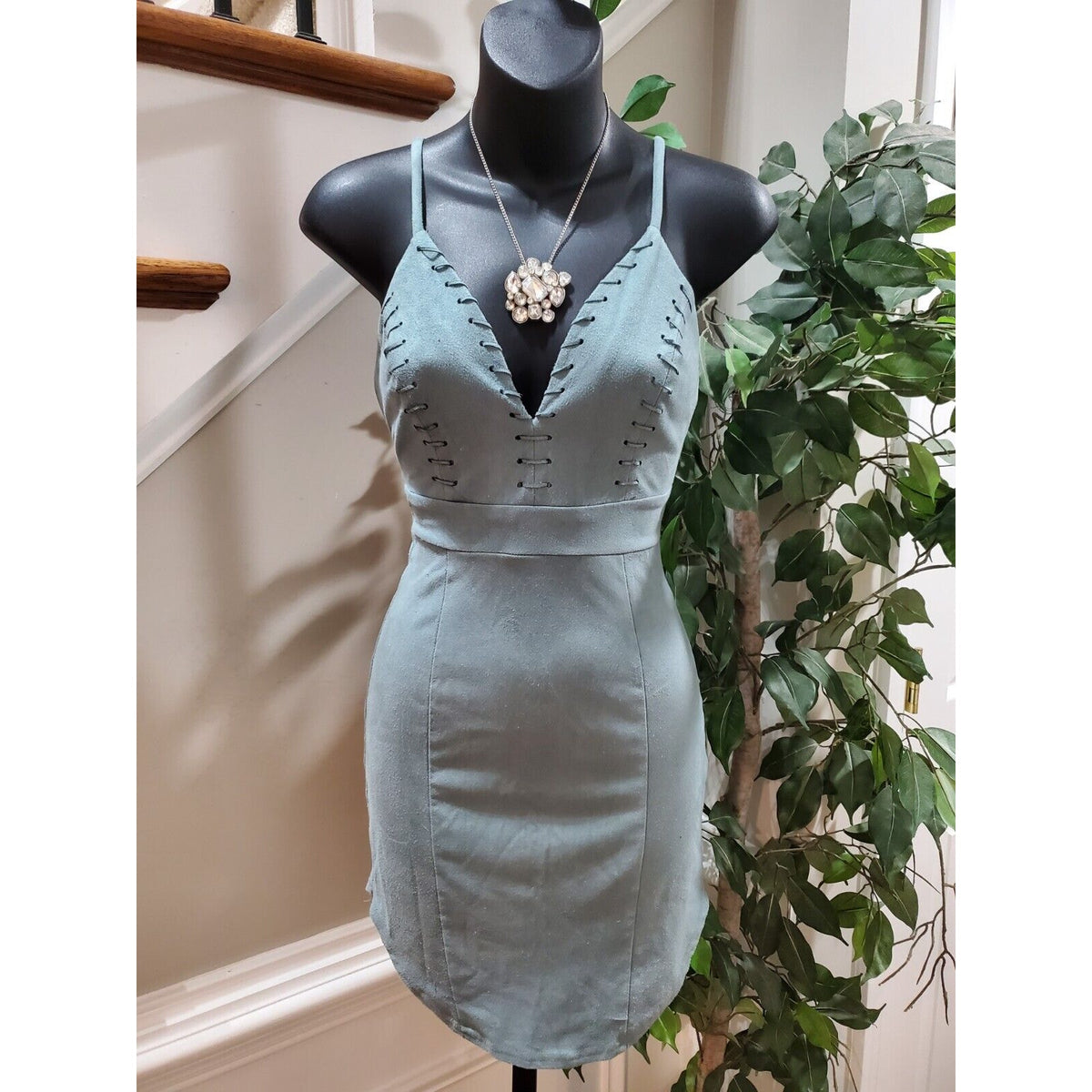 Privately Privileged Women Green Polyester V-Neck Sleeveless Knee Length Dress S