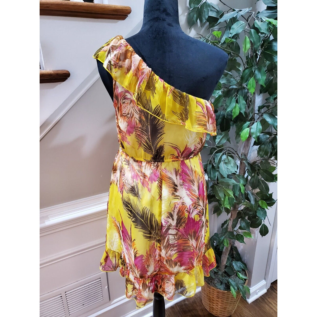 Charlotte Russe Women Yellow Polyester One Shoulder Off Knee Length Dress Size M