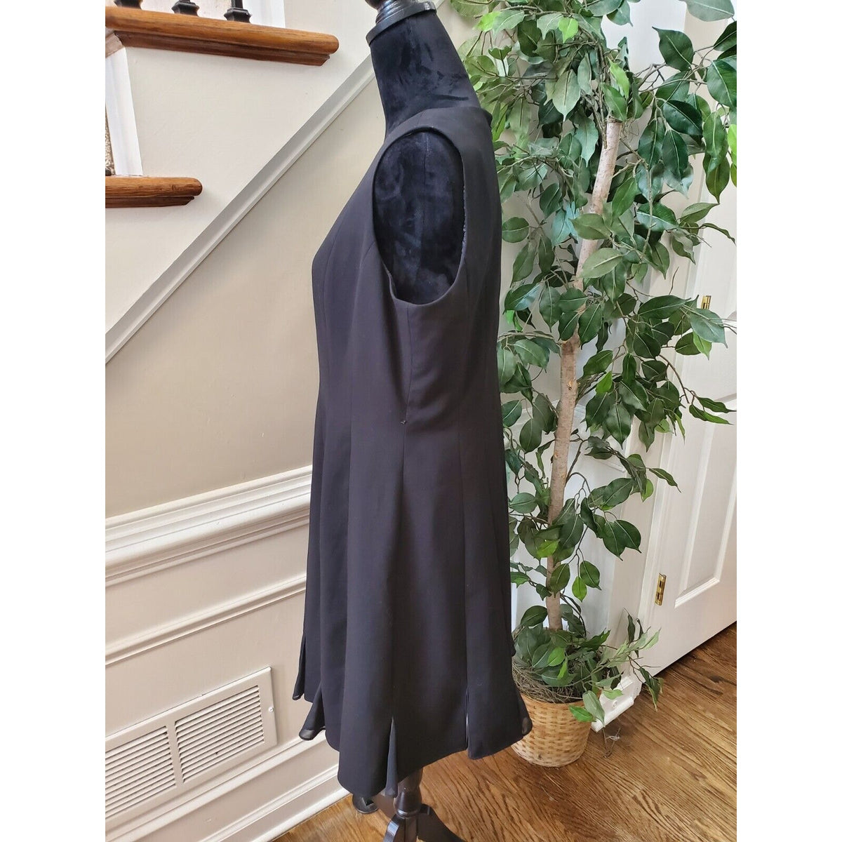 Calvin Klein Women's Black Polyester Round Neck Sleeveless Knee Length Dress 14