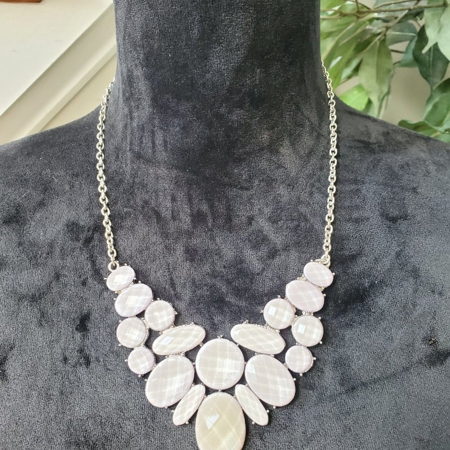 Women's Mother Of Pearl Silver Chain Geometric Gemstone Decor Pendant Necklace