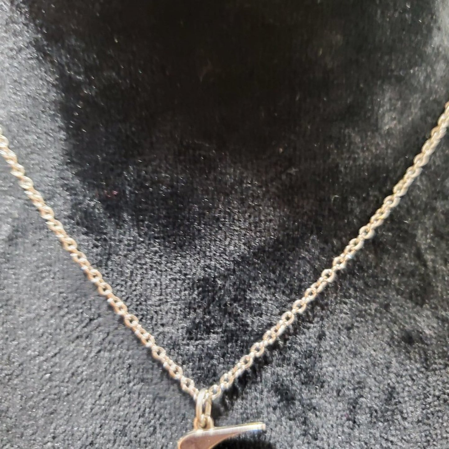 Womens Gold Tone Bird Charm with Chain Pendant Jewelry Necklace