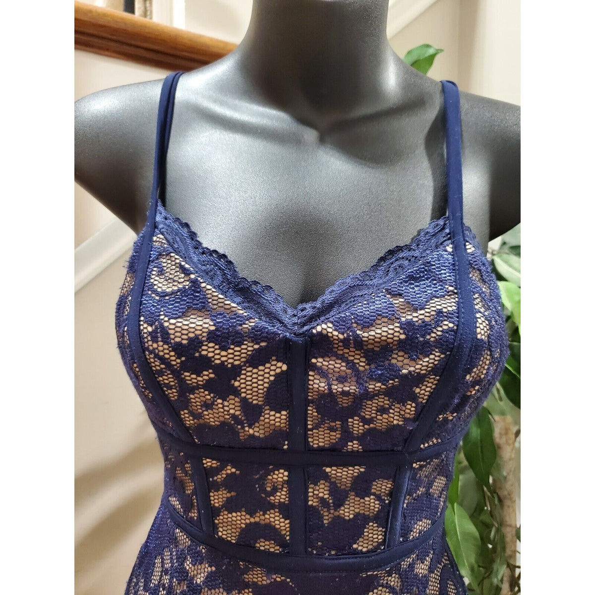 B. Darlin Blue Lace Nylon Sweetheart Neck Sleeveless Knee Length Dress Size 5/6