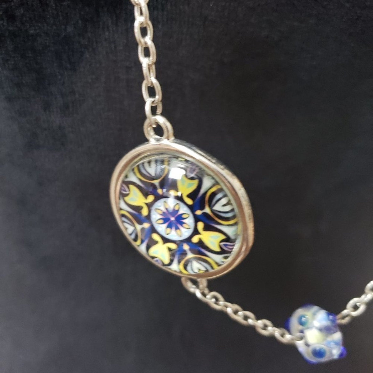 Womens Silver Tone Wired Flowers Designed Squares, Blue Stone Charm Necklace