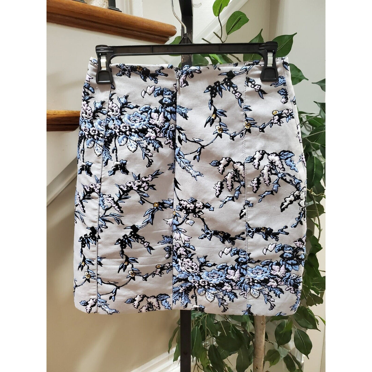 LOFT Womens Gray Blue Floral Embroidered Mini Pencil Skirt Back Zipper Size 0
