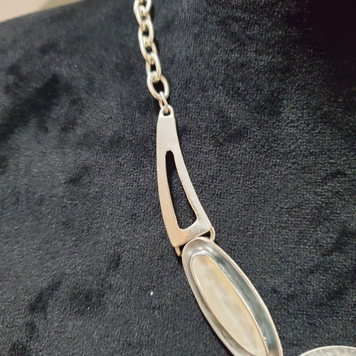 Women's Round White Black Resin Gold Chain Fashion Jewelry Necklace