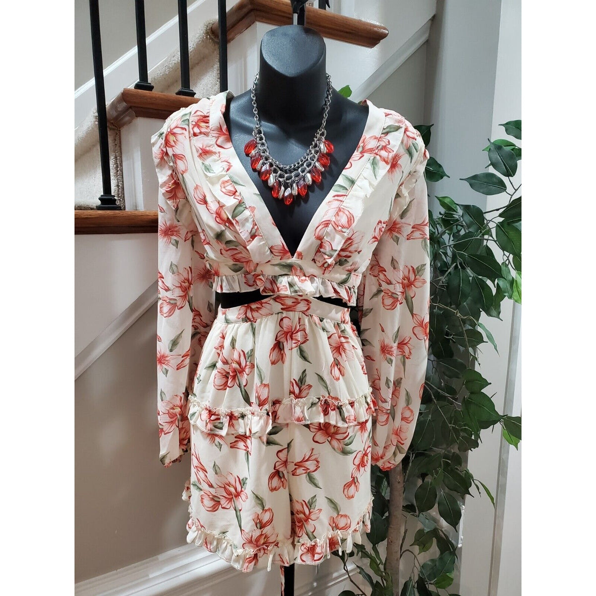 Fashion Nova Womens Cream V Neck Floral Long Sleeve 2 Piece Romper Size Medium